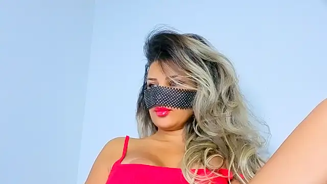 Snapshot of Turkish_Latina chatting on 10.23.25 Turkish Latina online show from 10.23.25