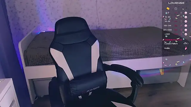 Snapshot of VeronaAura chatting on 12.02.24 VeronaAura online show from 12.02.24