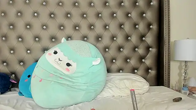 NadiaLyla online show from 07.18.26