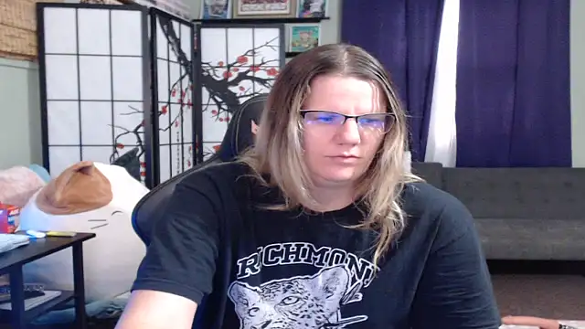 Sarahtineke online show from 10.31.25