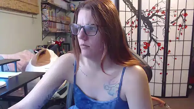 Sarahtineke online show from 05.04.26