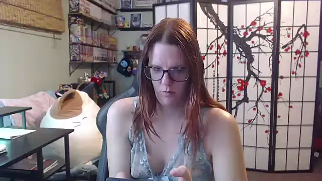 Sarahtineke online show from 05.05.26