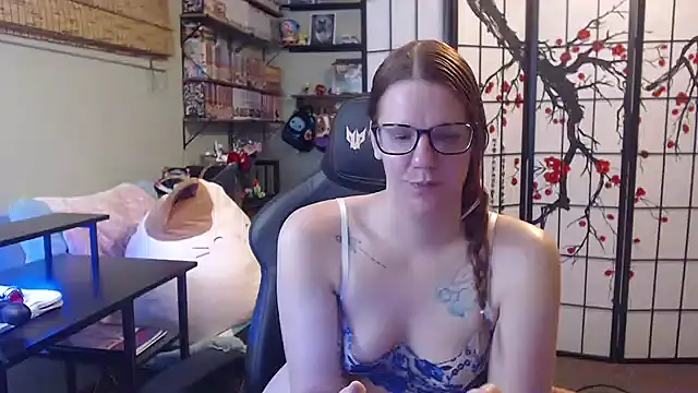 Sarahtineke online show from 05.17.26