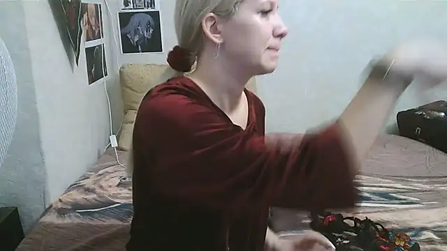 Snapshot of -GoldenGirl- chatting on 02.06.25 -GoldenGirl- online show from 02.06.25