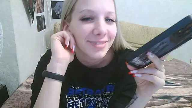 Snapshot of -GoldenGirl- chatting on 03.05.25 -GoldenGirl- online show from 03.05.25