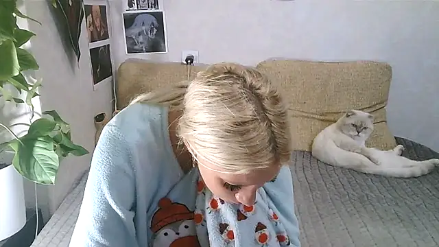 Snapshot of -GoldenGirl- chatting on 10.22.25 -GoldenGirl- online show from 10.22.25