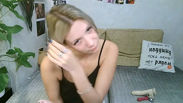 Snapshot of -GoldenGirl- chatting on 11.13.25 -GoldenGirl- online show from 11.13.25