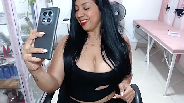 Snapshot of titsbiglovers chatting on 06.09.26 titsbiglovers online show from 06.09.26