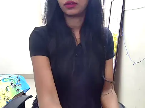 Snapshot of tanvi-00 chatting on 10.04.25 tanvi-00 online show from 10.04.25