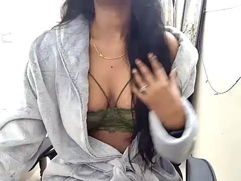 Snapshot of tanvi-00 chatting on 11.25.25 tanvi-00 online show from 11.25.25