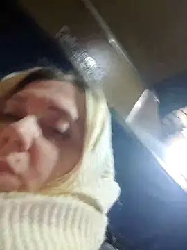 Snapshot of LeraSweet chatting on 12.17.25 LeraSweet online show from 12.17.25