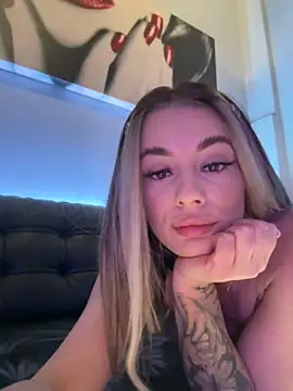 Snapshot of IsabellaEtthan chatting on 02.28.25 IsabellaEtthan online show from 02.28.25