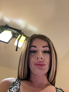 Snapshot of IsabellaEtthan chatting on 03.18.25 IsabellaEtthan online show from 03.18.25