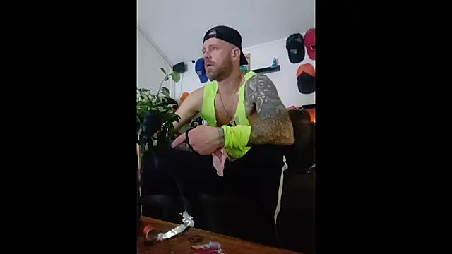 Snapshot of eltoulou chatting on 01.12.25 eltoulou online show from 01.12.25