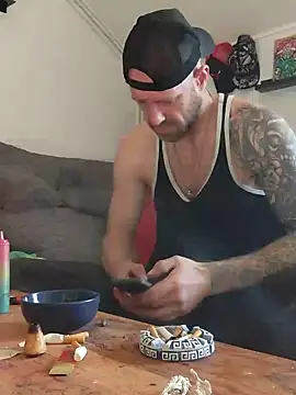 Snapshot of eltoulou chatting on 02.03.25 eltoulou online show from 02.03.25