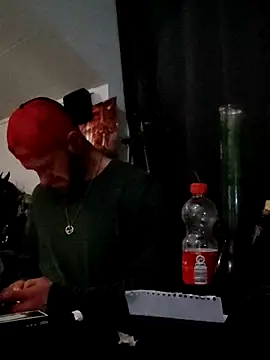 Snapshot of eltoulou chatting on 02.18.25 eltoulou online show from 02.18.25