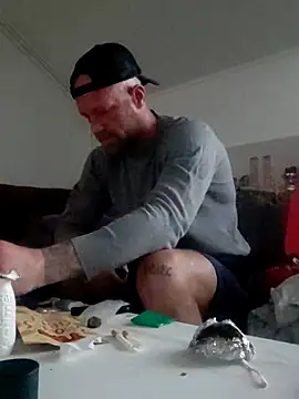 Snapshot of eltoulou chatting on 03.18.25 eltoulou online show from 03.18.25