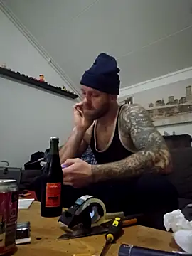 Snapshot of eltoulou chatting on 12.14.25 eltoulou online show from 12.14.25