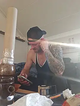 Snapshot of eltoulou chatting on 12.15.25 eltoulou online show from 12.15.25