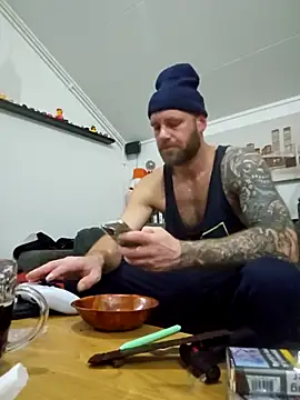 Snapshot of eltoulou chatting on 12.19.25 eltoulou online show from 12.19.25