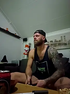 Snapshot of eltoulou chatting on 12.21.25 eltoulou online show from 12.21.25