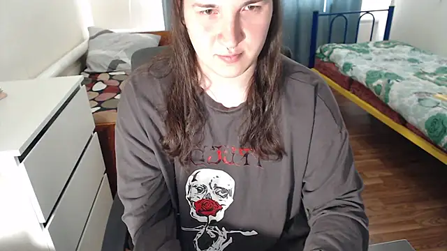 Snapshot of EvaMiron chatting on 09.23.25 EvaMiron online show from 09.23.25