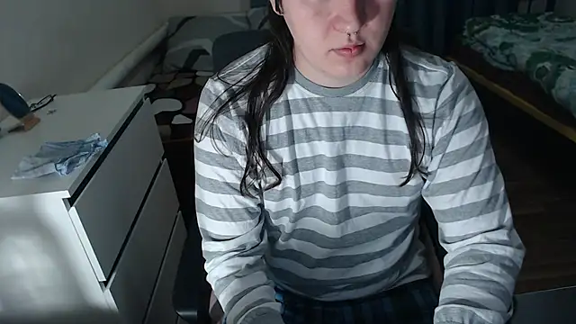 Snapshot of EvaMiron chatting on 10.26.25 EvaMiron online show from 10.26.25