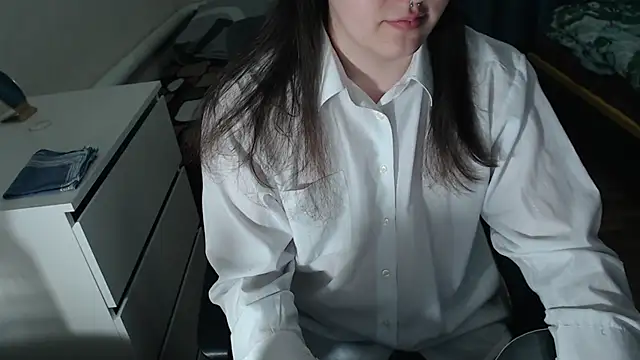 Snapshot of EvaMiron chatting on 10.29.25 EvaMiron online show from 10.29.25