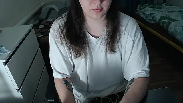 Snapshot of EvaMiron chatting on 11.02.25 EvaMiron online show from 11.02.25