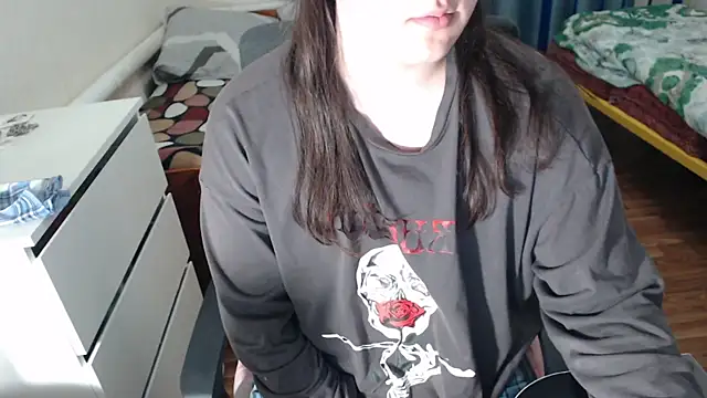 Snapshot of EvaMiron chatting on 11.06.25 EvaMiron online show from 11.06.25