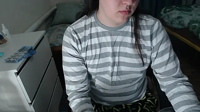 Snapshot of EvaMiron chatting on 11.08.25 EvaMiron online show from 11.08.25