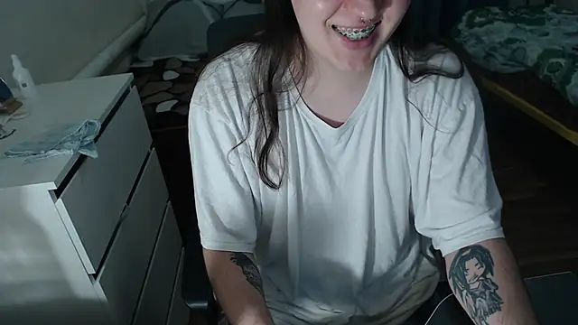 Snapshot of EvaMiron chatting on 11.10.25 EvaMiron online show from 11.10.25