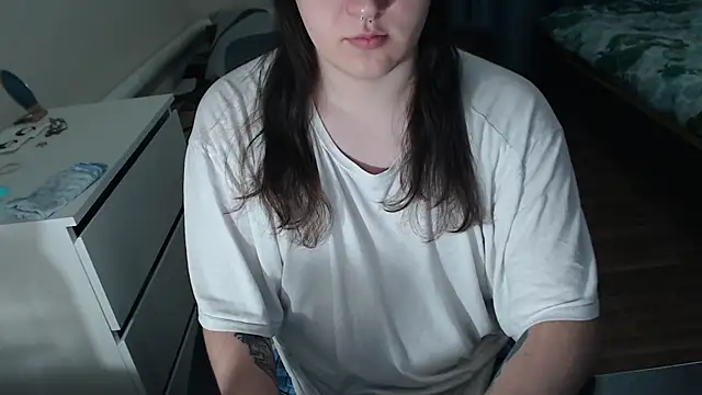 Snapshot of EvaMiron chatting on 11.23.25 EvaMiron online show from 11.23.25