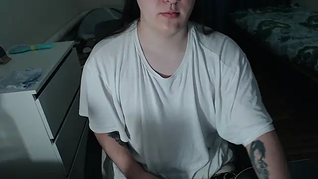 Snapshot of EvaMiron chatting on 12.02.25 EvaMiron online show from 12.02.25