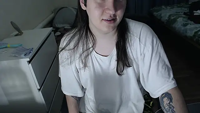 Snapshot of EvaMiron chatting on 12.02.25 EvaMiron online show from 12.02.25