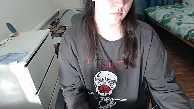 Snapshot of EvaMiron chatting on 12.03.25 EvaMiron online show from 12.03.25