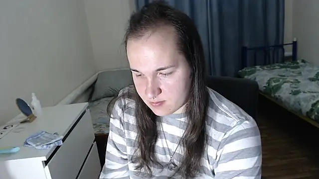 Snapshot of EvaMiron chatting on 12.04.25 EvaMiron online show from 12.04.25