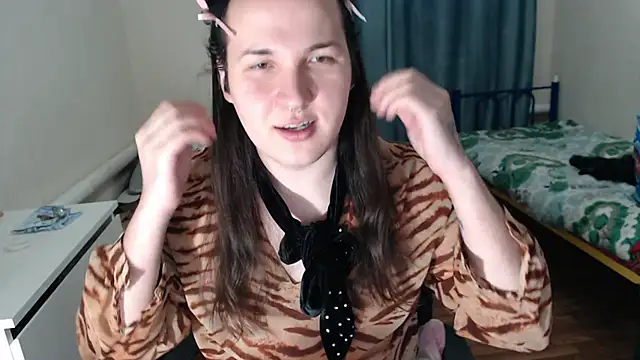 Snapshot of EvaMiron chatting on 12.05.25 EvaMiron online show from 12.05.25