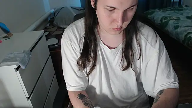 Snapshot of EvaMiron chatting on 12.16.25 EvaMiron online show from 12.16.25