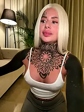 Snapshot of bambixboo chatting on 09.08.25 bambixboo online show from 09.08.25