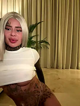 Snapshot of bambixboo chatting on 09.10.25 bambixboo online show from 09.10.25