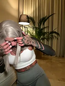 Snapshot of bambixboo chatting on 09.17.25 bambixboo online show from 09.17.25