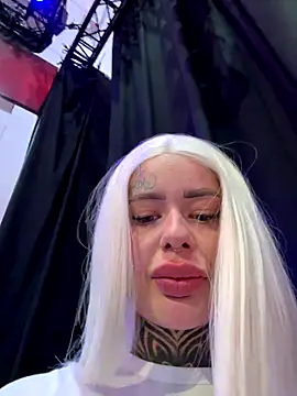 Snapshot of bambixboo chatting on 09.28.25 bambixboo online show from 09.28.25