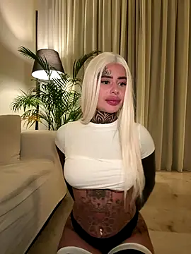 Snapshot of bambixboo chatting on 10.08.25 bambixboo online show from 10.08.25