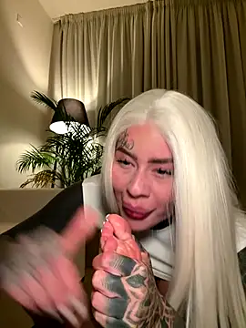 Snapshot of bambixboo chatting on 10.09.25 bambixboo online show from 10.09.25