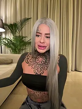 Snapshot of bambixboo chatting on 11.11.25 bambixboo online show from 11.11.25