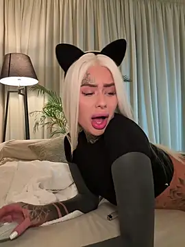 Snapshot of bambixboo chatting on 11.16.25 bambixboo online show from 11.16.25