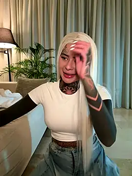 Snapshot of bambixboo chatting on 11.22.25 bambixboo online show from 11.22.25