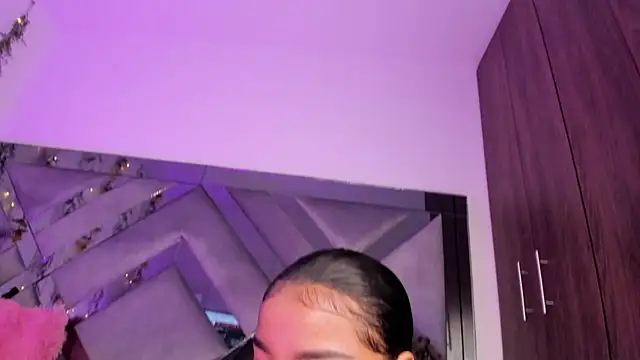 Snapshot of Iris_hott1 chatting on 12.18.24 Iris hott1 online show from 12.18.24