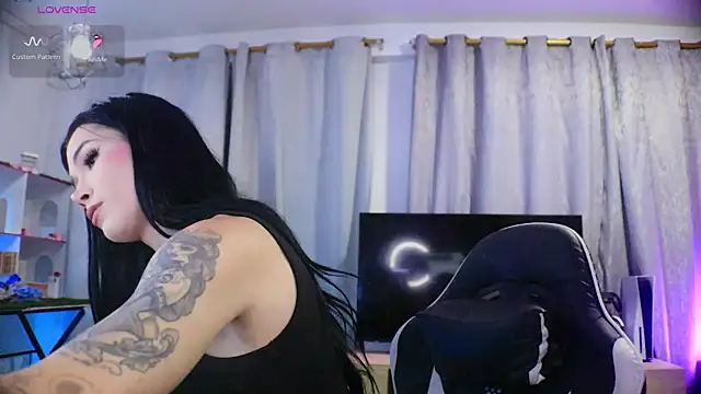 Snapshot of Cherry_cush chatting on 10.21.25 Cherry cush online show from 10.21.25